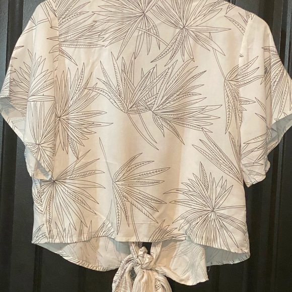 Crop Top - Picture 2 of 3